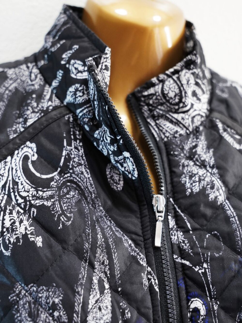 Chico's Zenergy Quilted Paisley Vest size 1 - Picture 3 of 5